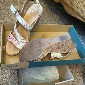 BOC women’s wedges jute flower canvas